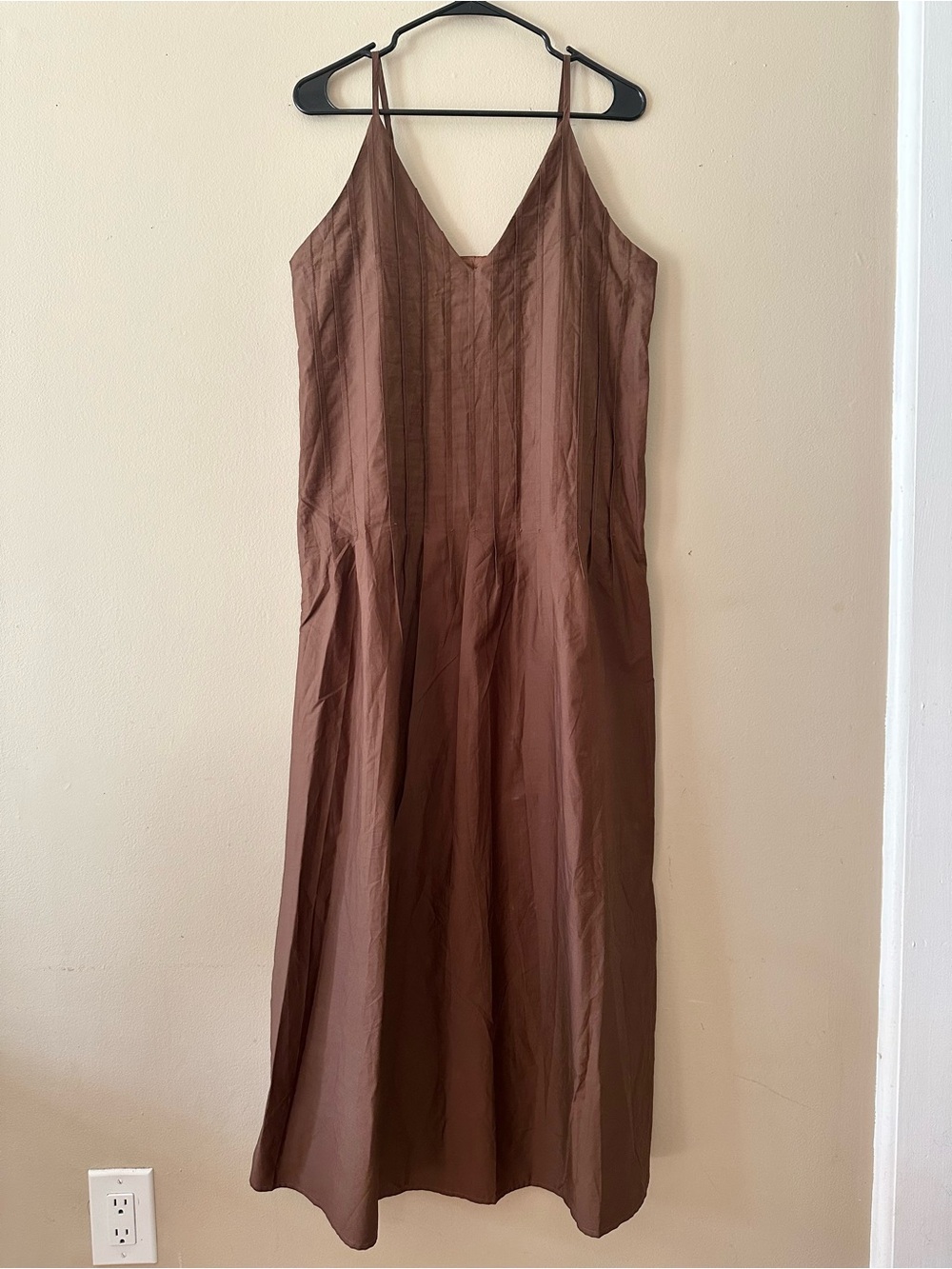Sleeveless Brown V-Neck Pleated Drop Waist Midi Dress, Sz S (fits more like a M)